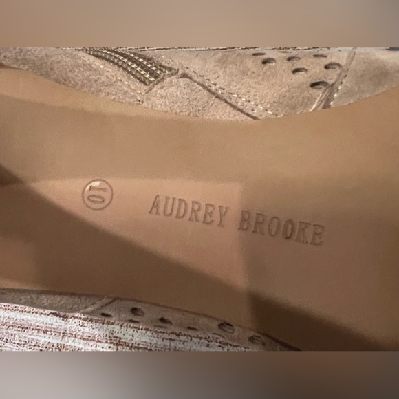 Audrey Brooke Madison Natural Leather Perforated OpenToe Bootie size 10. - Picture 8 of 8